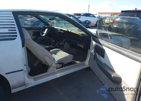 1983 Chevrolet Camaro из США, поврежденный, VIN 1G1AP87H3DL162843